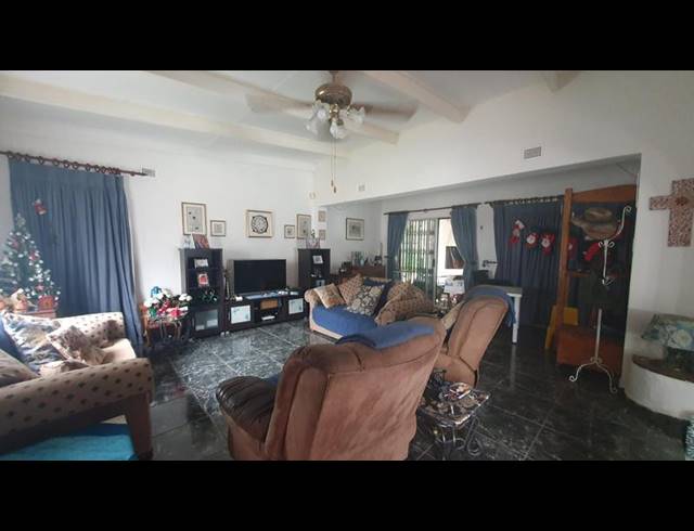 5 BEDROOM HOUSE FOR SALE IN GLENMORE BEACH
